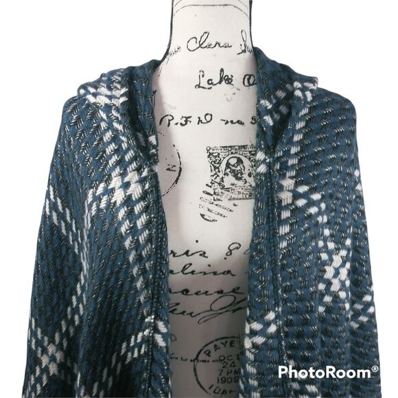 Simply Noelle Check Me Out Hooded Wrap Sz OS - Picture 3 of 8